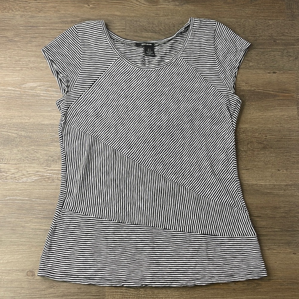 DKNY Jeans Women’s Black and White Striped Short Sleeve Tee, size Large